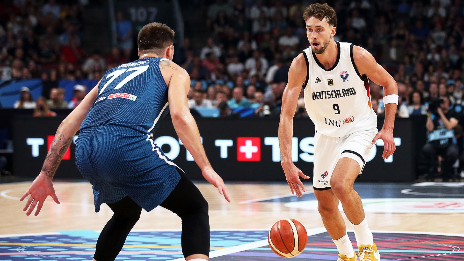 Der Berliner Franz Wagner im EM-Viertelfinale gegen den Serben Luka Doncic (Quelle: dpa/ Matthias Stickel) | dpa/ Matthias Stickel