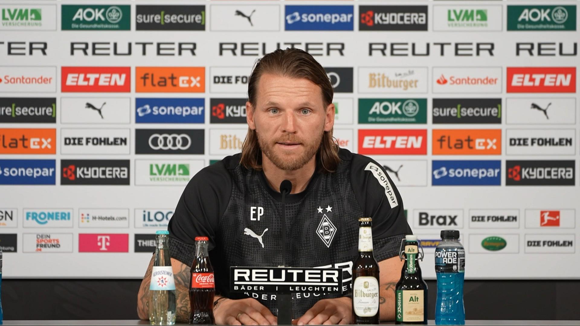 Mönchengladbachs Trainer Eugen Polanski spricht auf der Pressekonferenz | sportschau.de