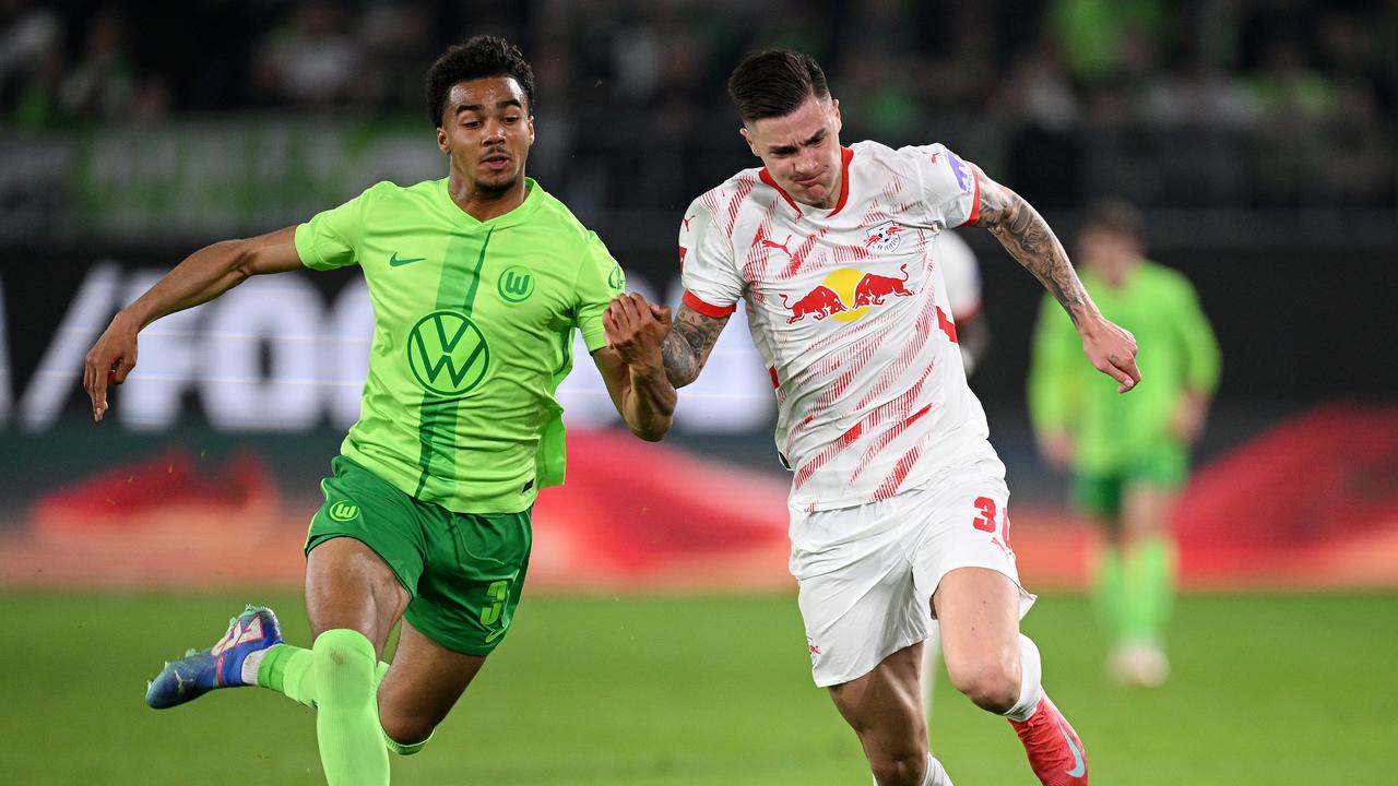 Leipzigs Benjamin Sesko und Wolfsburgs David Odogu im Laufduell | Stuart Franklin/Getty Images