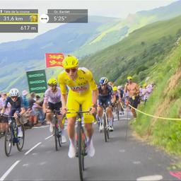 Tadej Pogacar attackiert am Pas de Peyrol