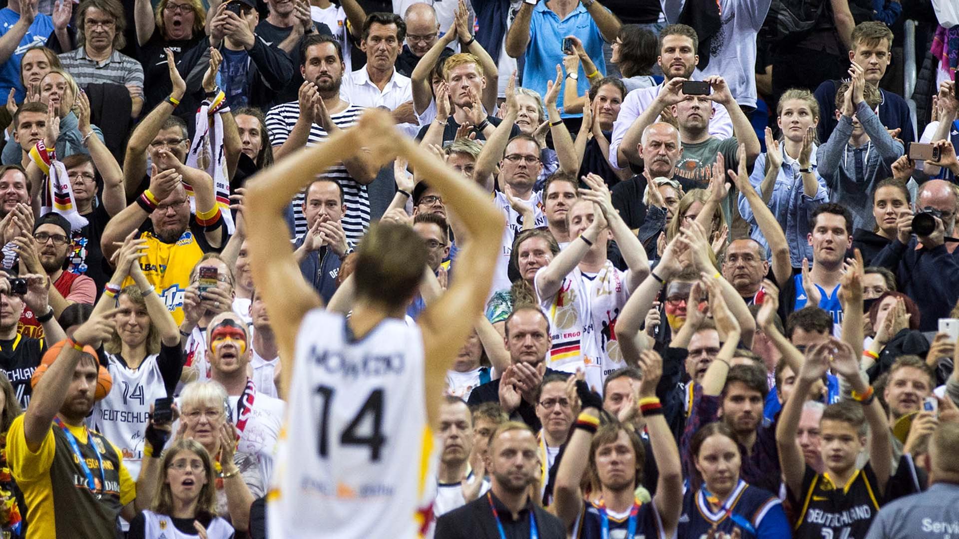 Dirk Nowitzki bei der EM 2015 in Berlin | Bild: picture alliance/AP Photo/Schmidt | Bild: picture alliance/AP Photo/Schmidt