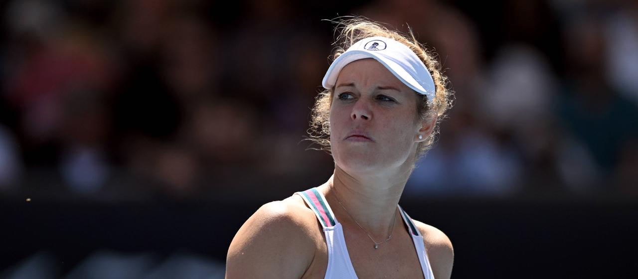 Laura Siegemund schaut während der 2. Runde bei den Australian Open angespannt