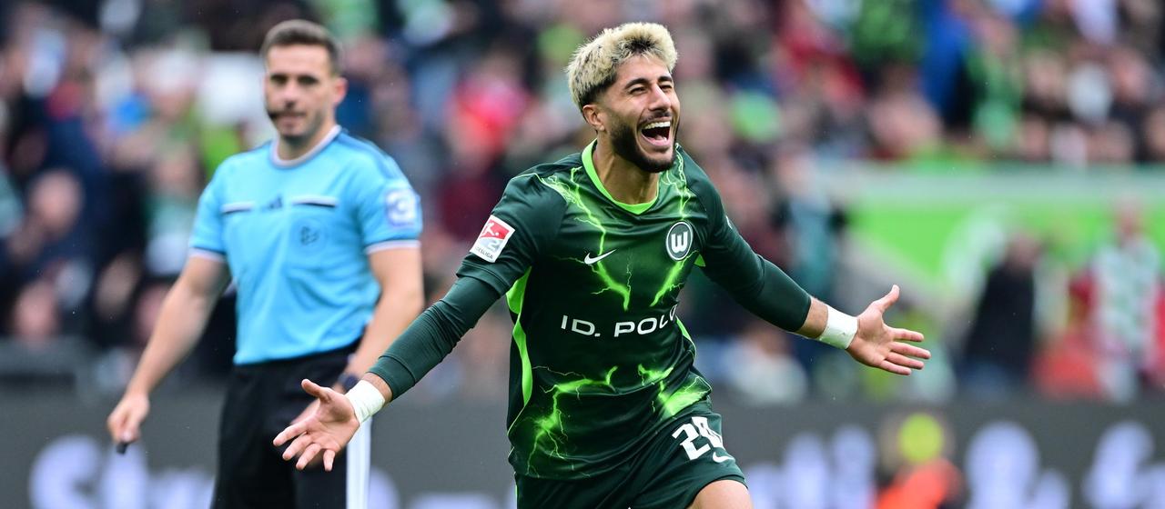 Wolfsburgs Muhammed Damar bejubelt seinen Treffer gegen den 1. FC Heidenheim