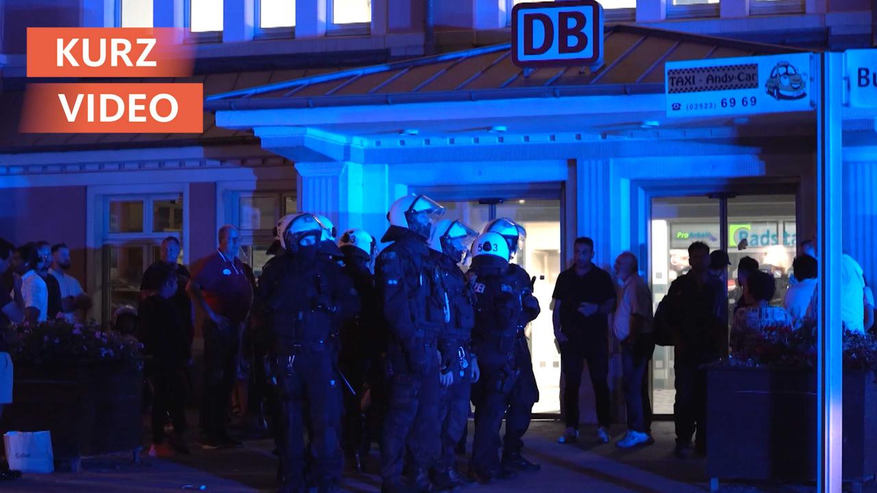 WDR-Sport Massenschlägerei am Bahnhof Oelde: Hunderte Fußballfans prügeln sich