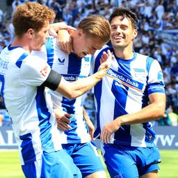 Sebastian Grönning, Marten Winkler und Josip Brekalo jubeln über das 2:0 gegen Heidenheim (Quelle: IMAGO / Nordphoto)