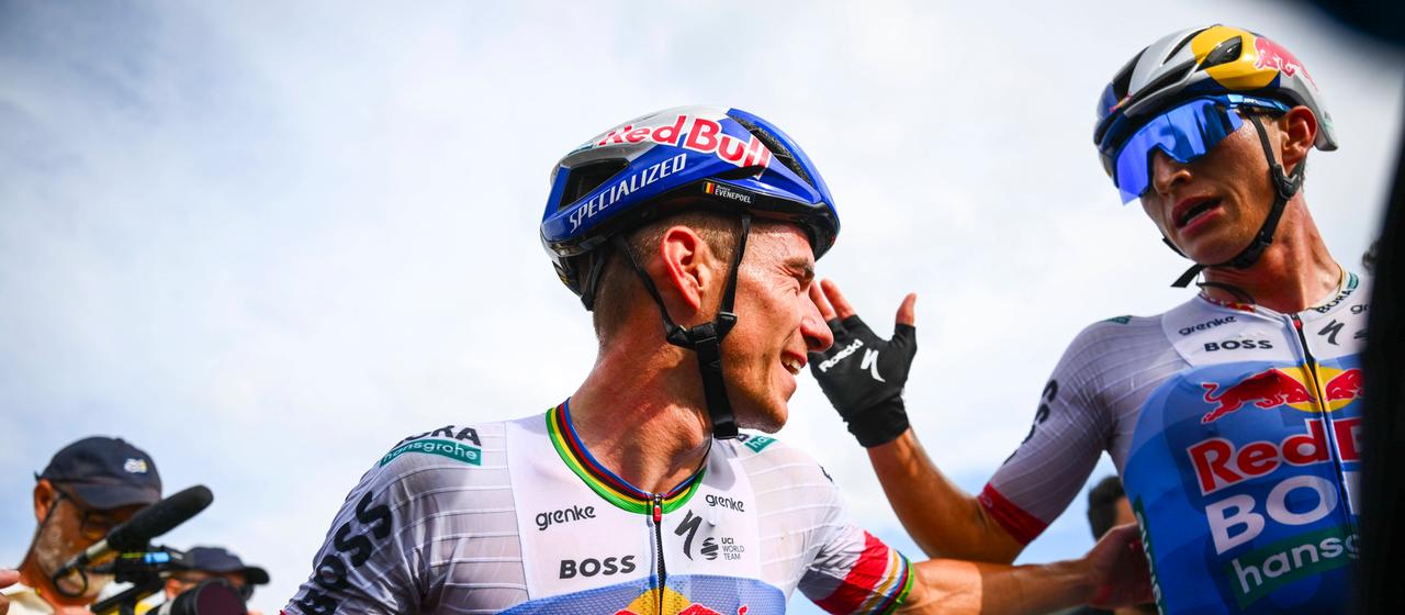 Florian Lipowitz gratuliert Remco Evenepoel
