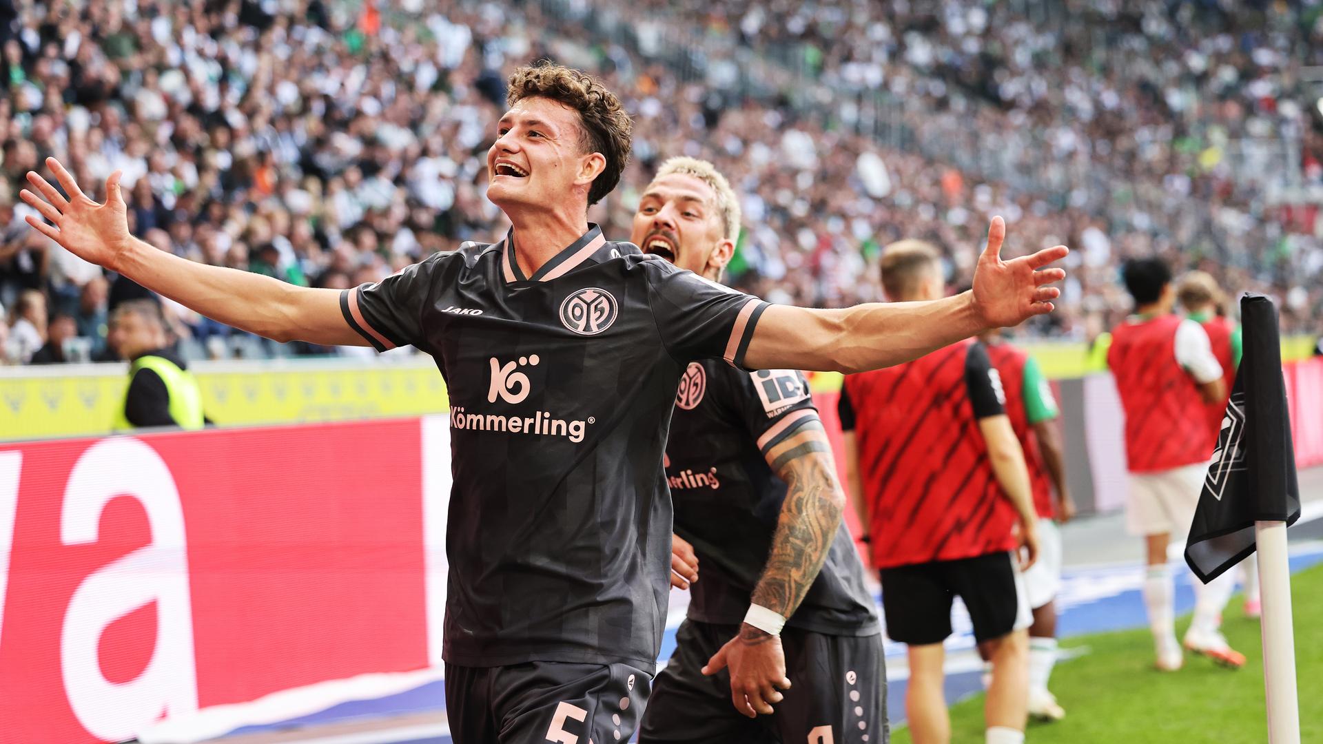 Philipp Tietz und Eric Martel jubeln | Getty Images/Christof Köpsel