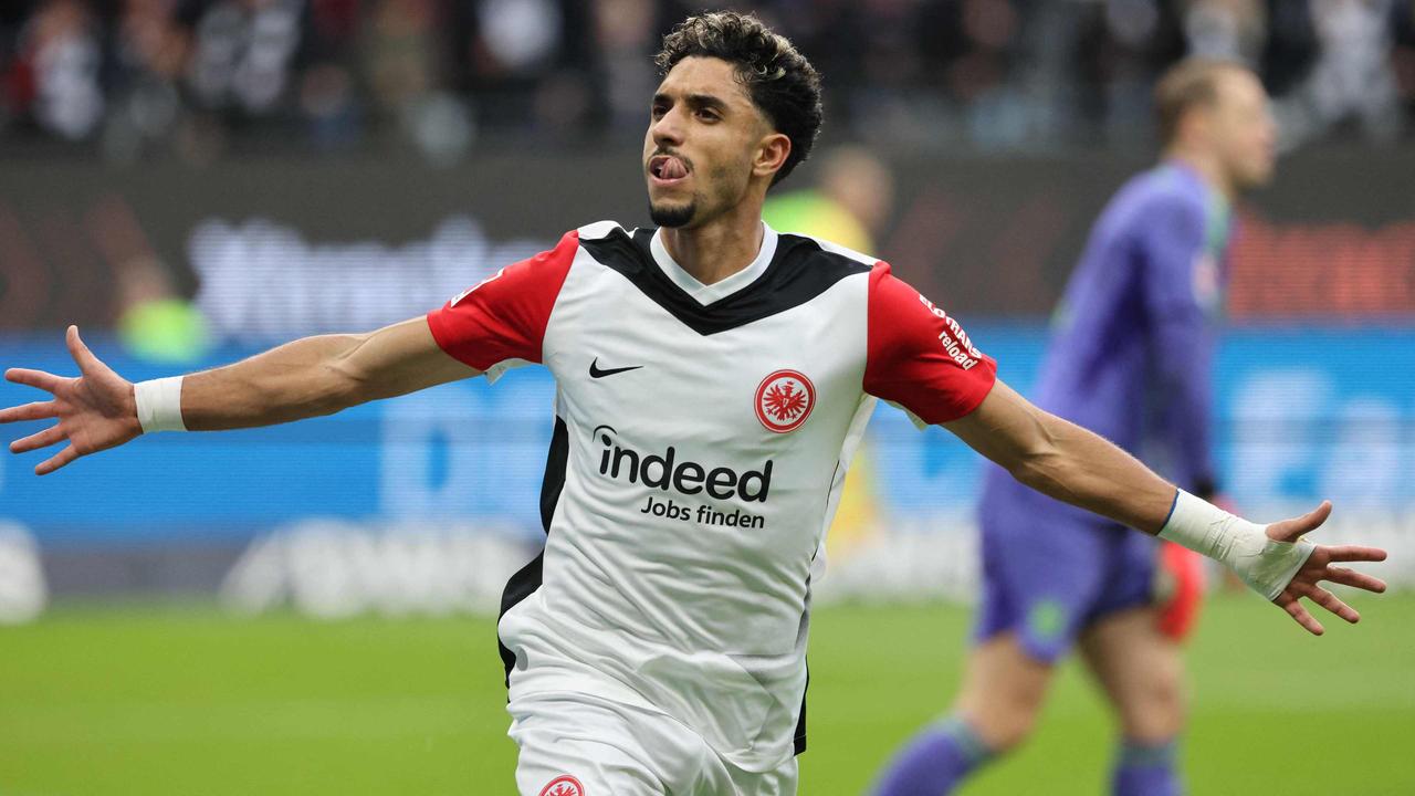 Omar Marmoush von Eintracht Frankfurt jubelt über seinen Treffer zum 1:1 gegen den FCB | AFP