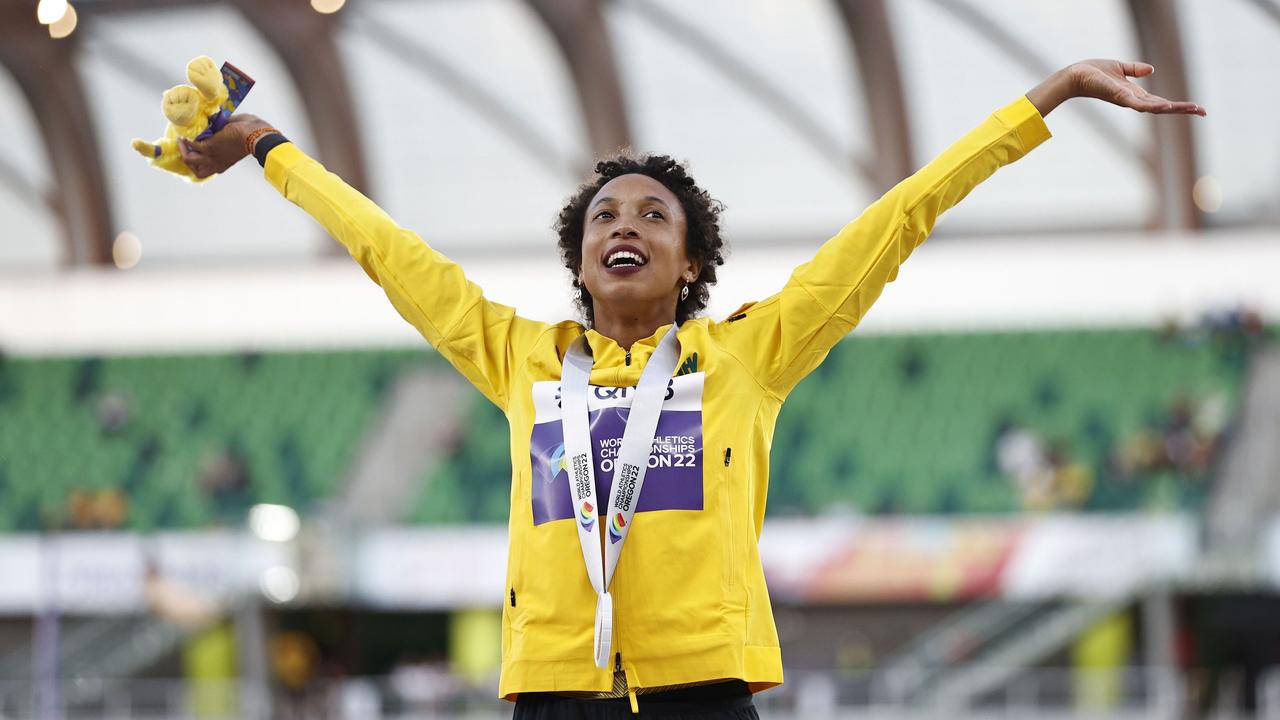 Weitsprung-Die-Siegerehrung-von-Malaika-Mihambo