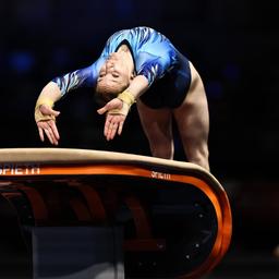Karina Schönmaier bei den Finals in Berlin am Sprung