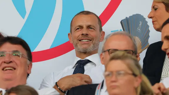 UEFA-Präsident Aleksander Ceferin beim Eröffnungsspiel der Frauen-EM 2025 zwischen der Schweiz und Norwegen.