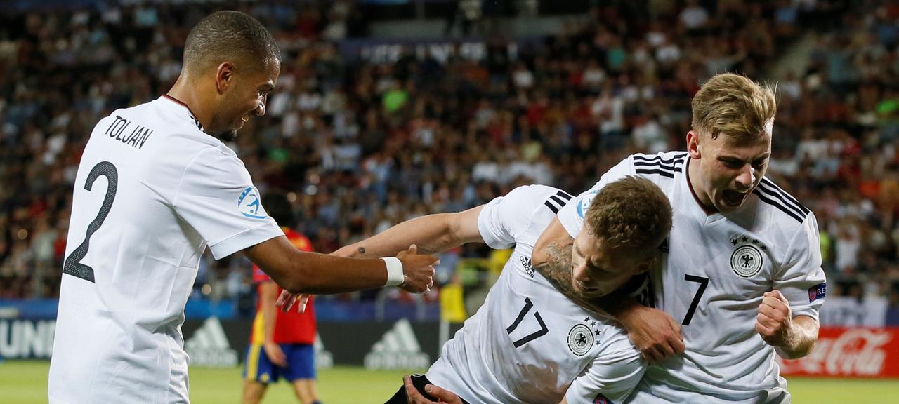 Mitchell Weiser köpft das Siegtor gegen Spanien | Reuters Mitchell Weiser köpft das Siegtor gegen Spanien