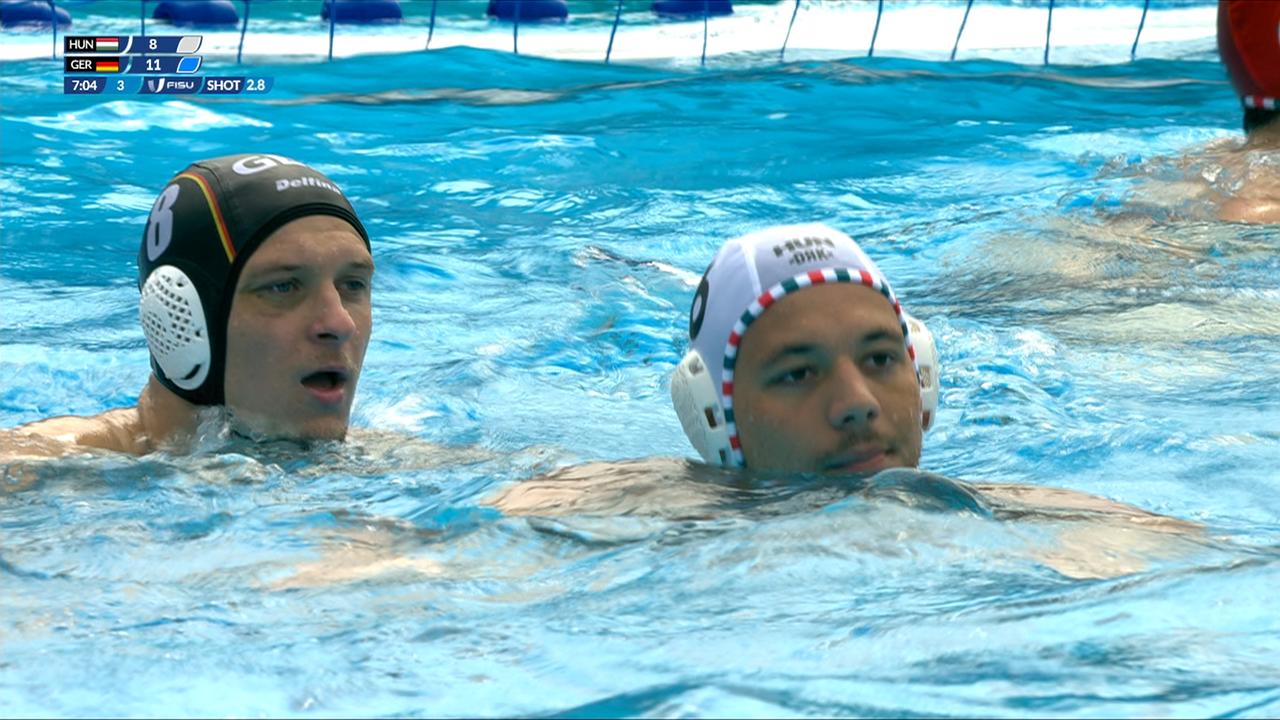 Tag-zehn-Wasserballer-gewinnen-dramatisch-Bronze