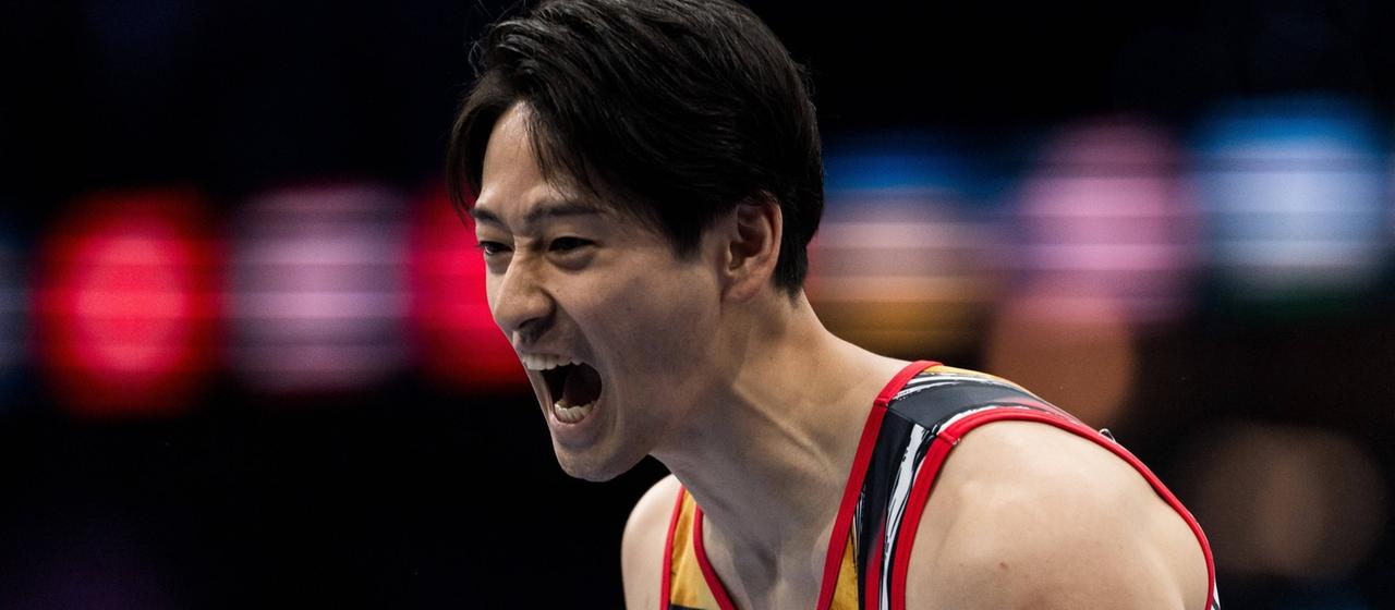 Der Japaner Fusuke Maeda feiert den Sieg im Team-Finale bei der Turn-WM 2026 in 