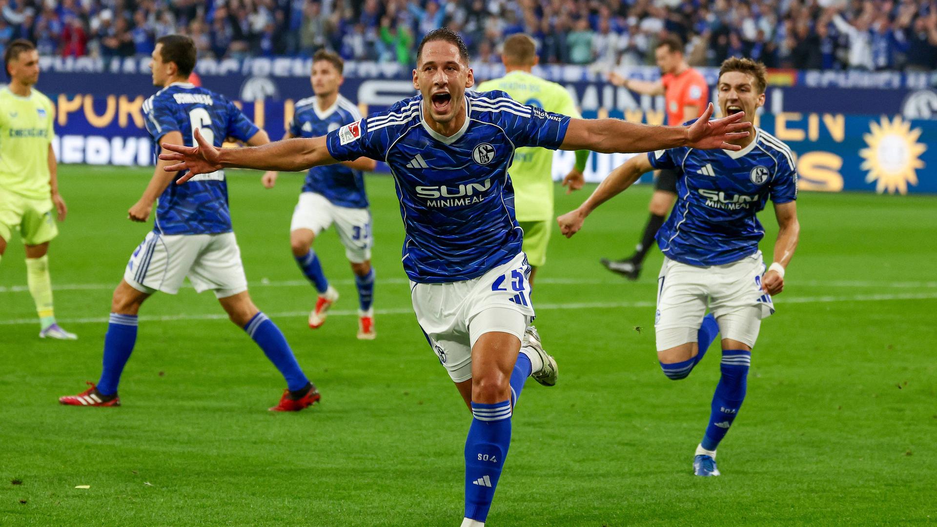 Nikola Katic jubelt über sein Tor im Spiel gegen Hertha BSC | IMAGO/HMB-Media