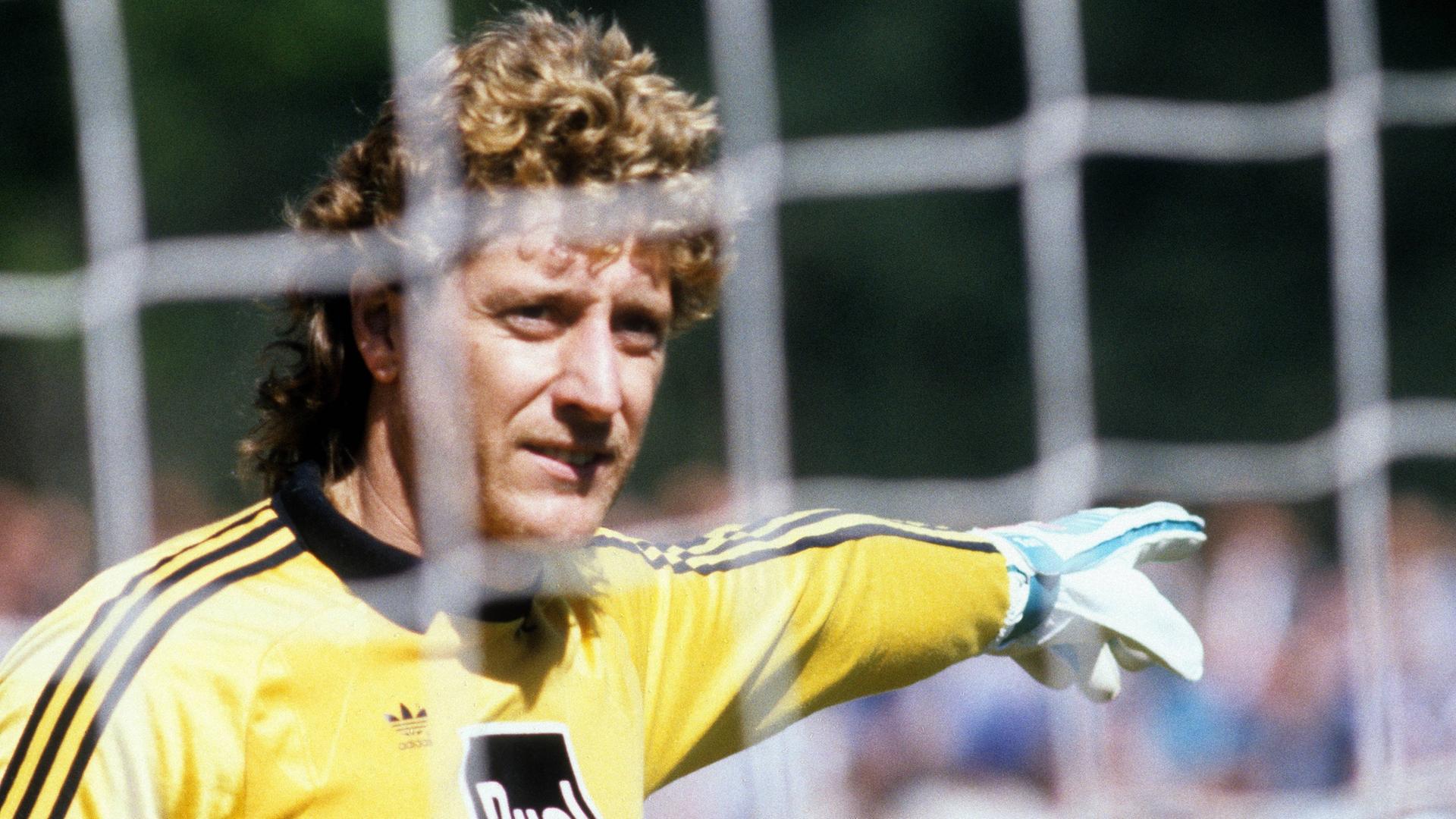 Toni Schumacher im Trikot | IMAGO / Ferdi Hartung