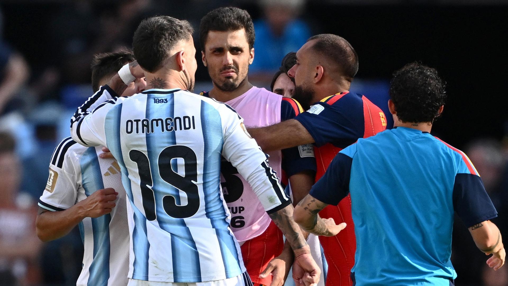 WM-News: "Sowas macht man nicht" - Otamendis Vorwurf an Rodri