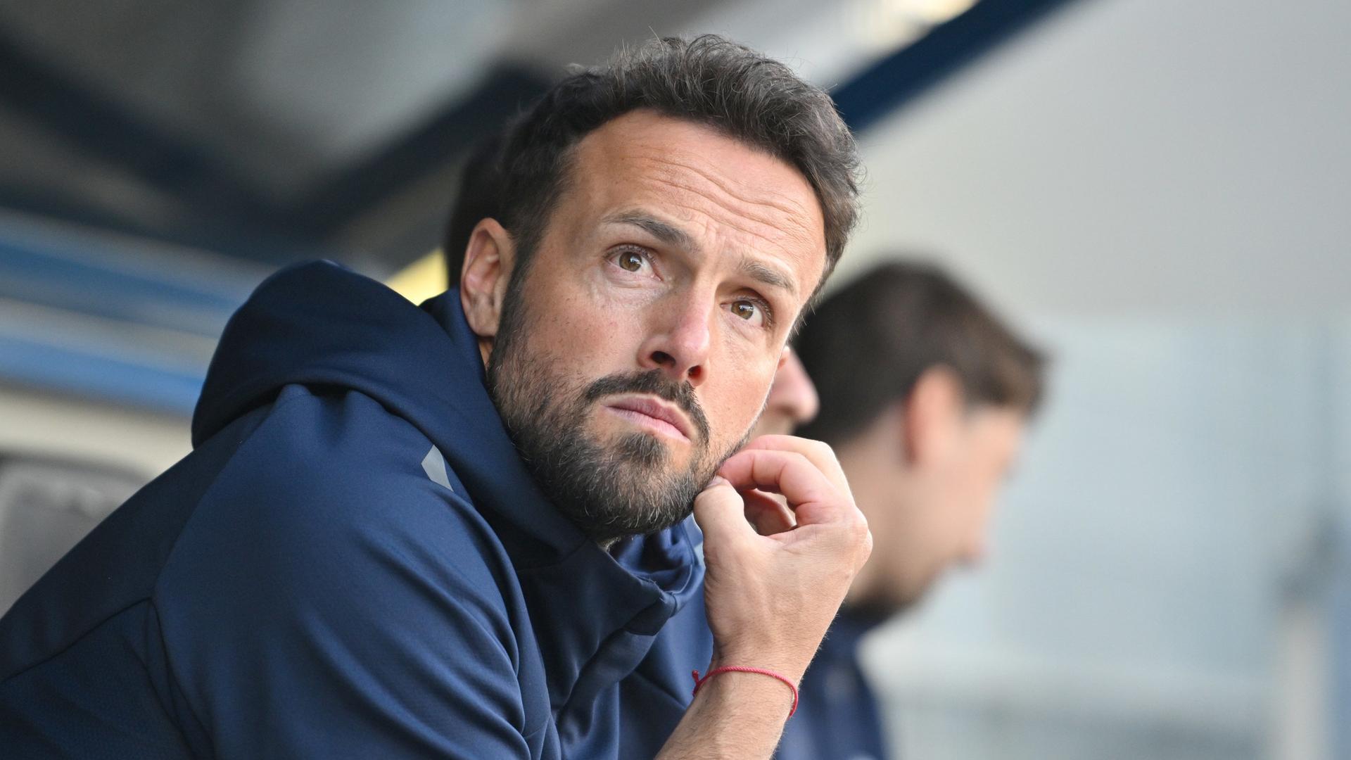 Ralf Kettemann startet mit dem SC Paderborn in seine erste Saison als Bundesliga-Trainer. | dpa