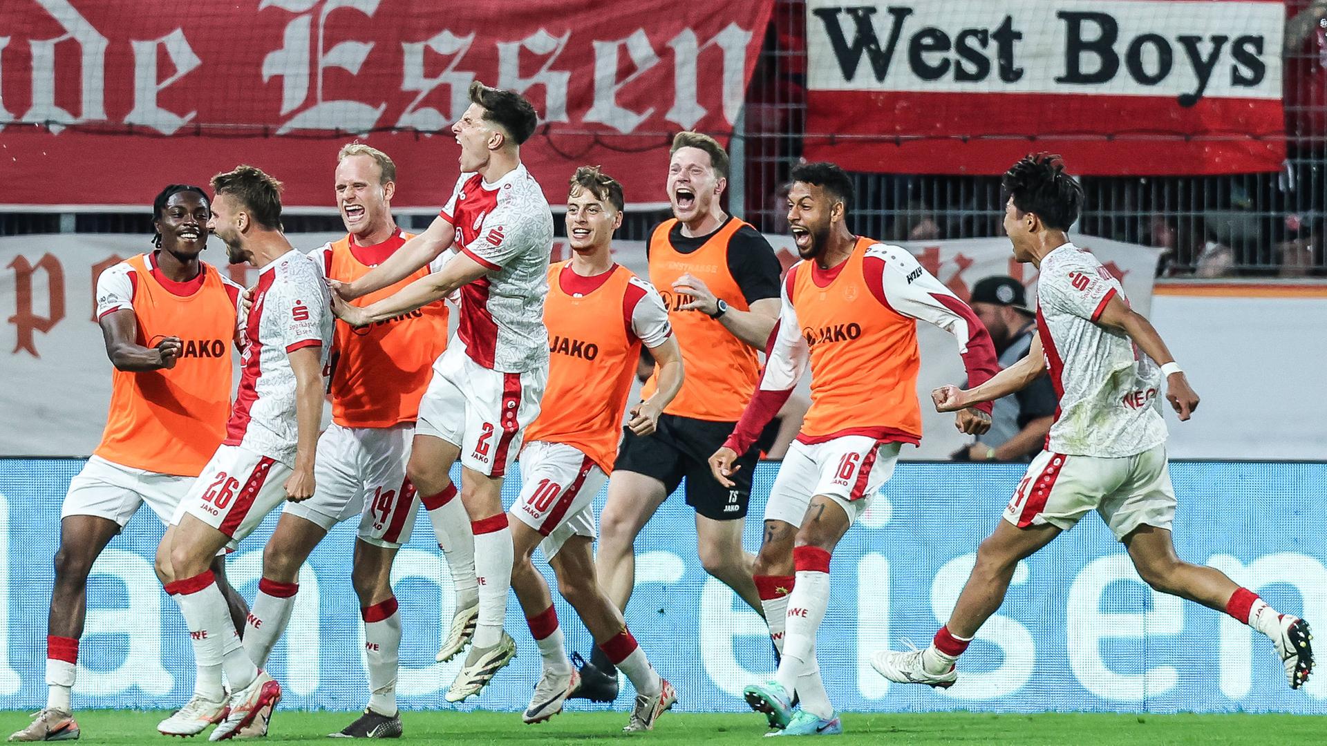 Relegation: Müsel schießt Rot-Weiss Essen gegen Fürth zum Sieg