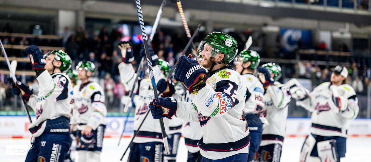 Jubel bei den Eisbären Berlin (imago images/Eibner-Pressefoto)