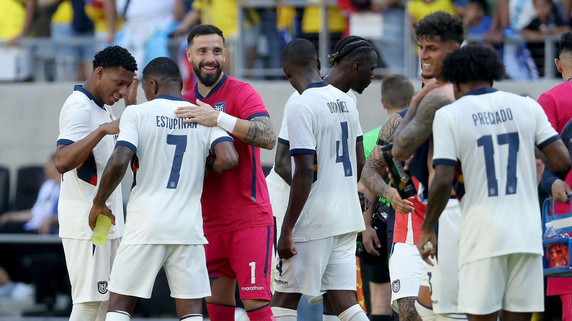 Die Ecuadorianer freuen sich Ã¼ber ihren Sieg im Testspiel gegen Guatemala | Getty Images via AFP