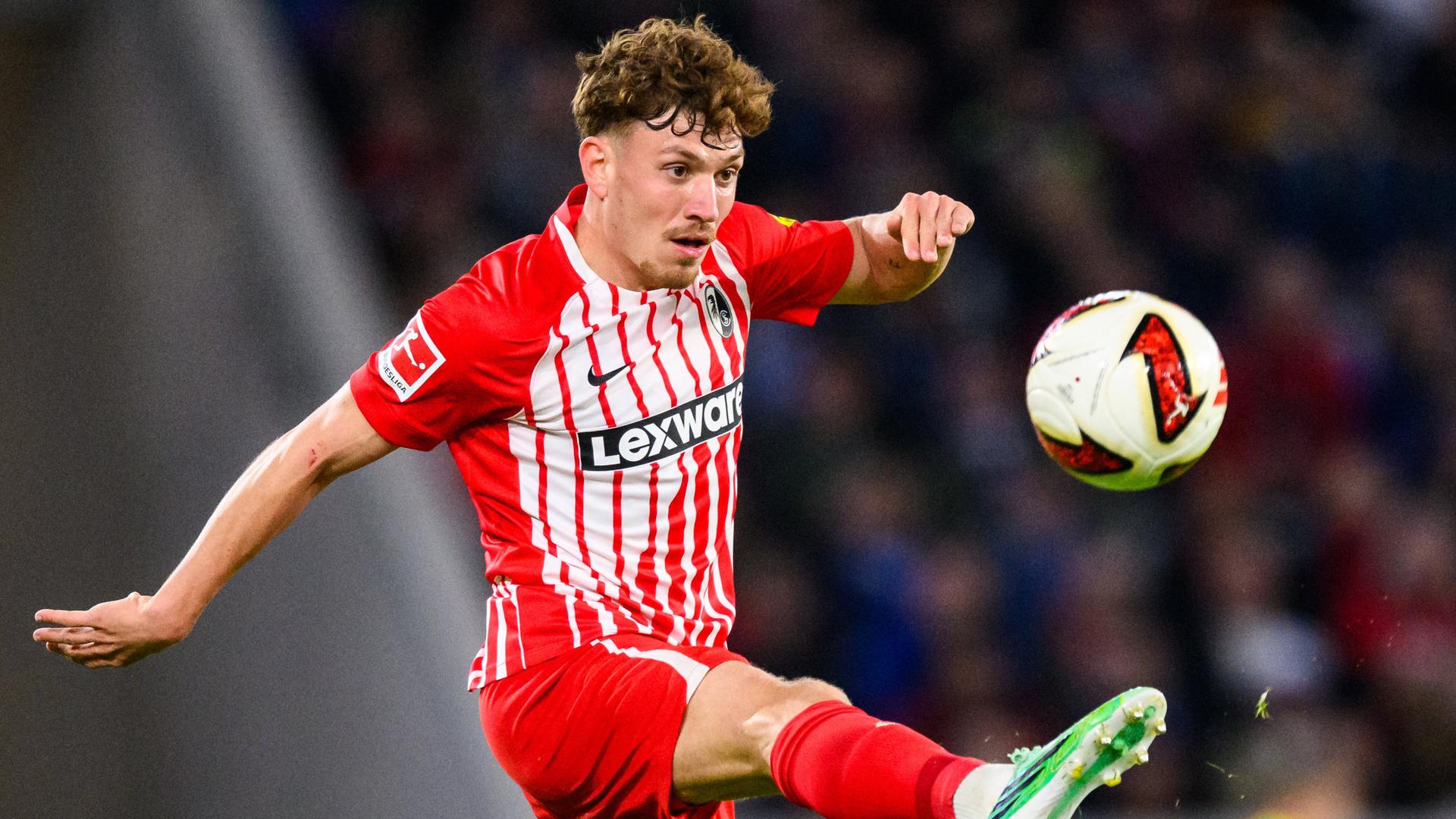 Philipp Treu schließt den Ball | dpa