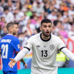 Deutschlands Deniz Undav (r.) wirkt unzufrieden