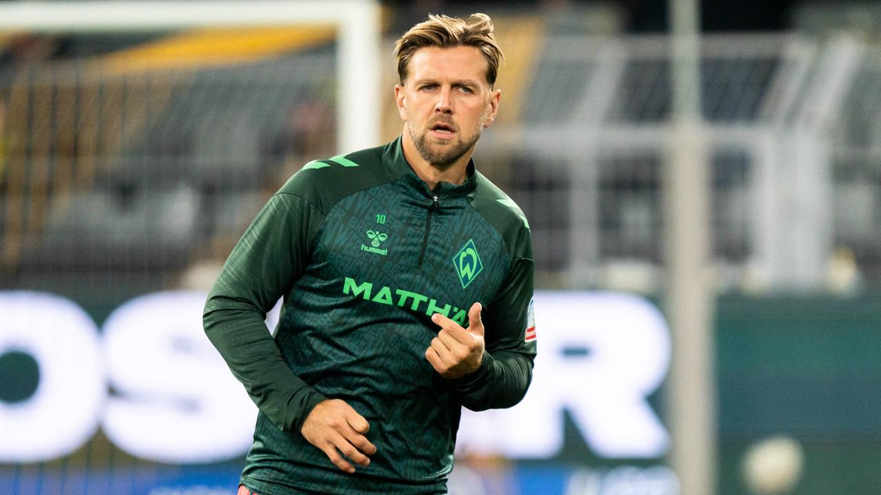 Authentic publisher wire photograph: Werder Bench Star Striker Füllkrug for Dortmund Pokal Clash Over Overload Risks