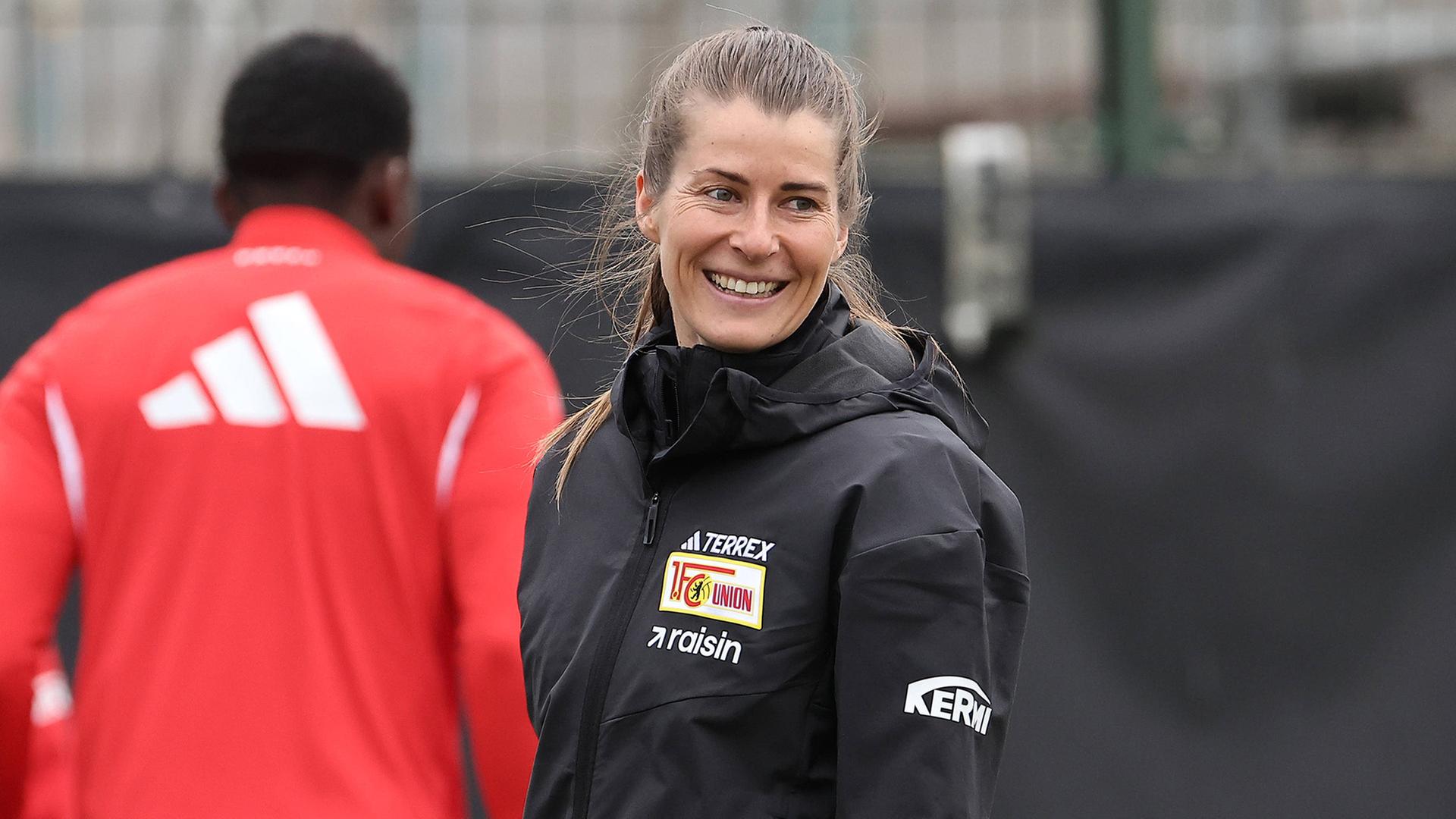 Marie-Louise Eta, Cheftrainerin des 1. FC Union (Quelle: IMAGO / Contrast) | IMAGO / Contrast
