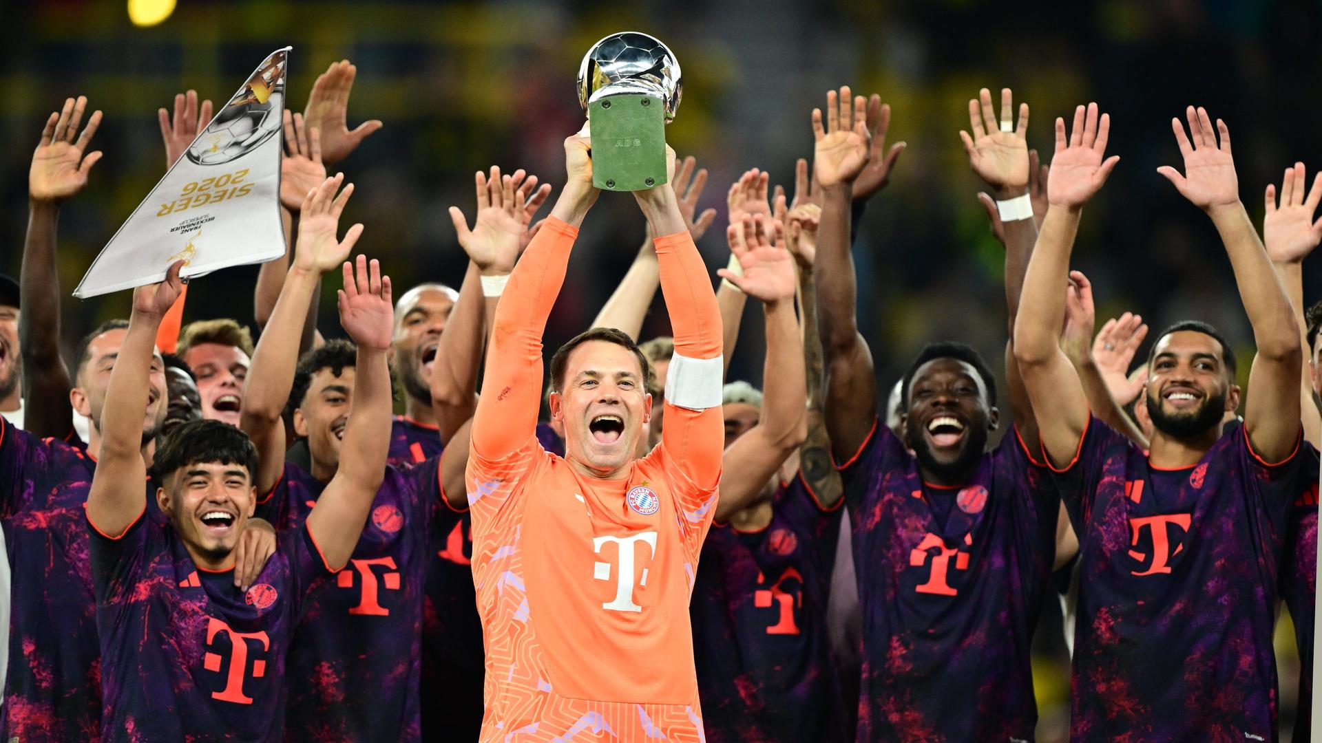 Triumph im Supercup - FC Bayern gewinnt ersten Titel gegen Borussia Dortmund