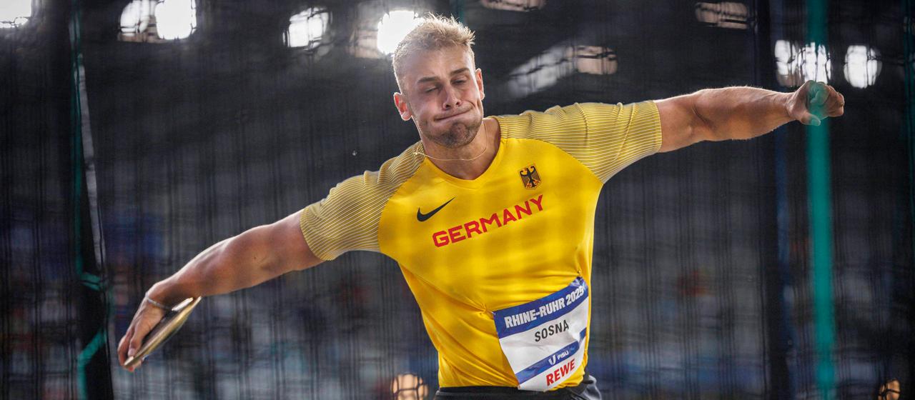 Diskuswerfer Mika Sosna bei am sechsten Wettkampftag der World University Games in Aktion.