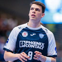 Frederik Simak (Lemgo) im Spiel gegen Kiel | IMAGO / Eibner Frederik Simak (Lemgo) im Spiel gegen Kiel (Quelle: IMAGO / Eibner)