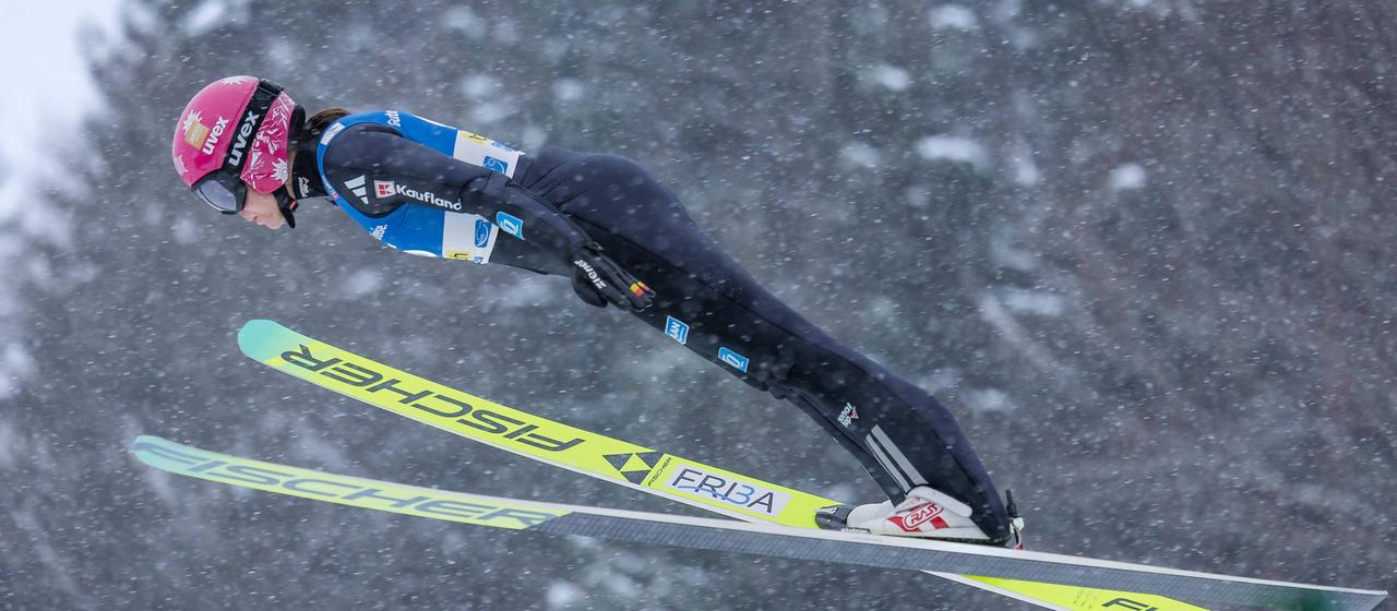  Agnes Reisch beim Weltcup-Springen in Villach