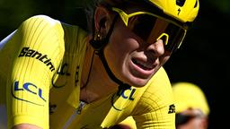 Die Niederländerin Demi Vollering im gelben Trikot