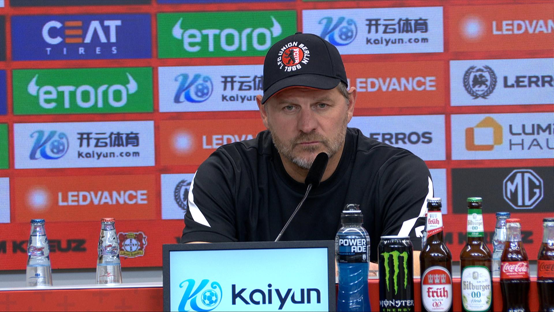 Steffen Baumgart während einer Pressekonferenz | ARD