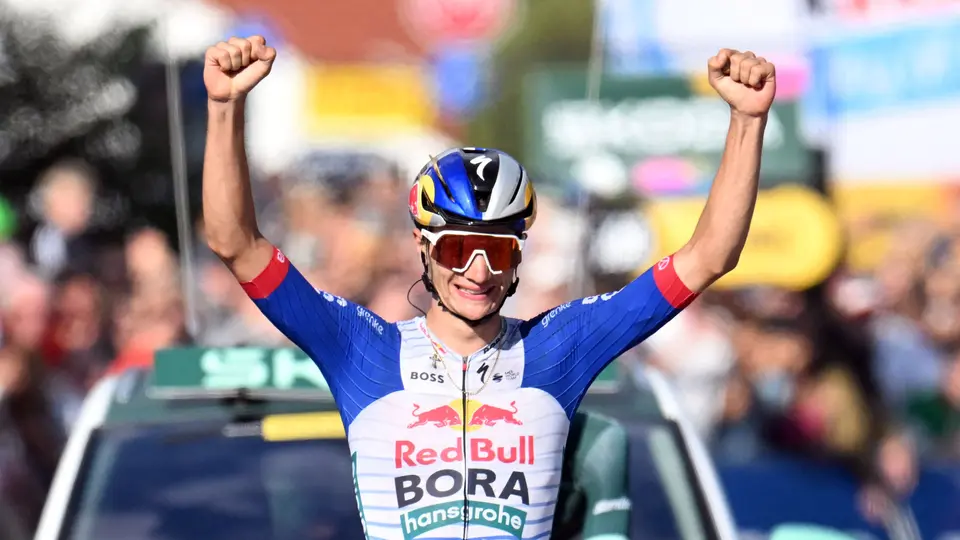 Giulio Pellizzari célèbre sa victoire sur la 3e étape de la Deutschland Tour