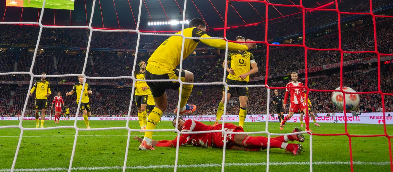 Bayerns Michael Olise macht das 2:0 per Grätsche | IMAGO/Bernd Feil/M.i.S. Bayerns Michael Olise macht das 2:0 per Grätsche