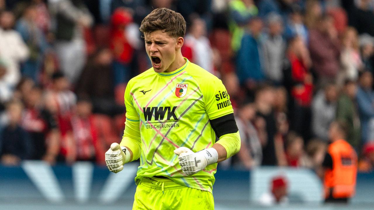 Später Elfer schockt B04: Augsburger Coup in Leverkusen dank Torwart Dahmen und Rieder