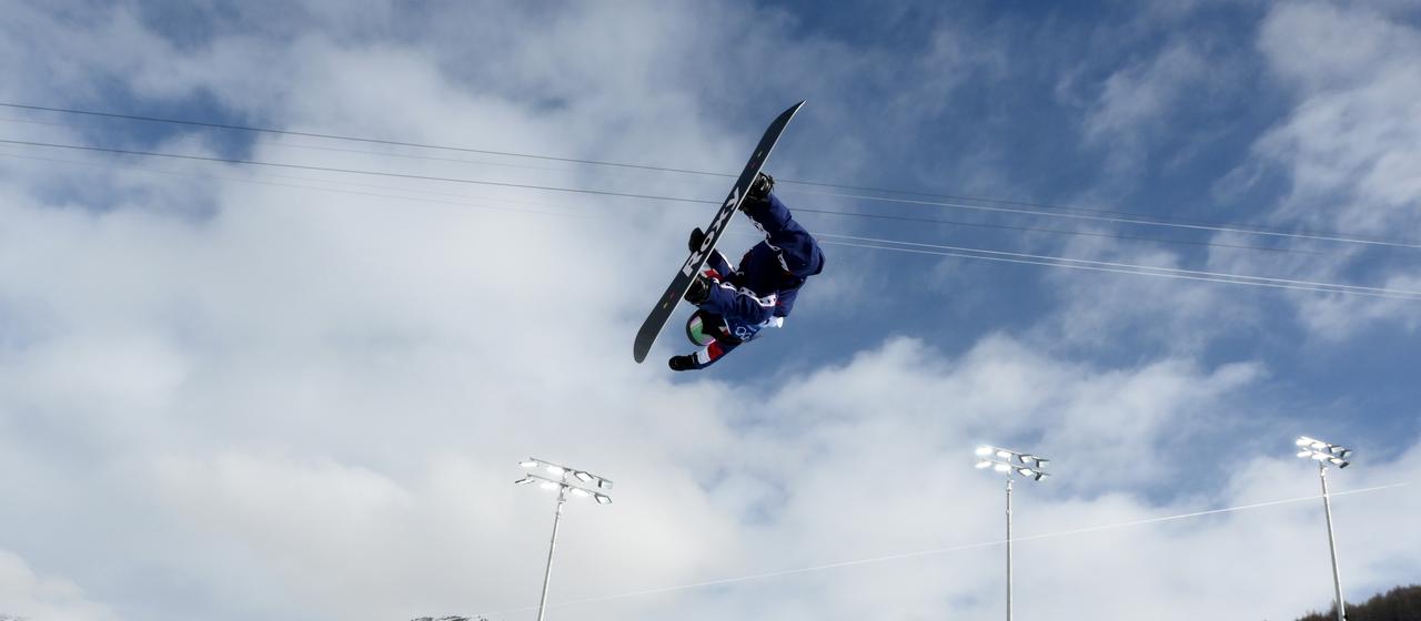 Snowboarderin Chloe Kim in der Halfpipe