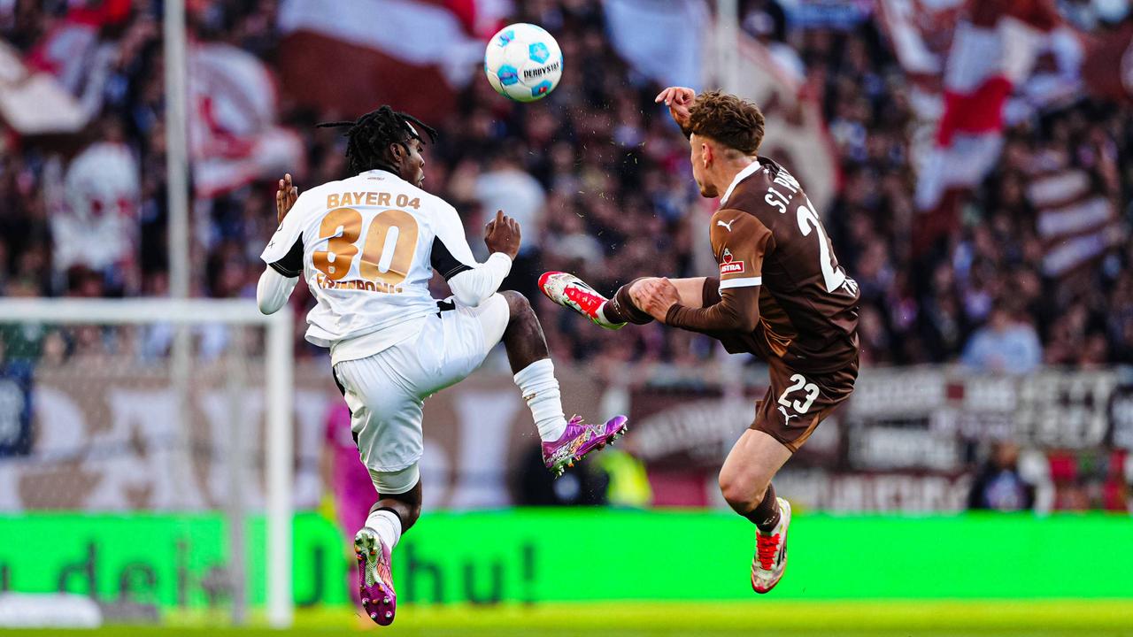 Jeremie Frimpong (links) und Philipp Treu | IMAGO/Eibner-Pressefoto/Marcel von Fehrn