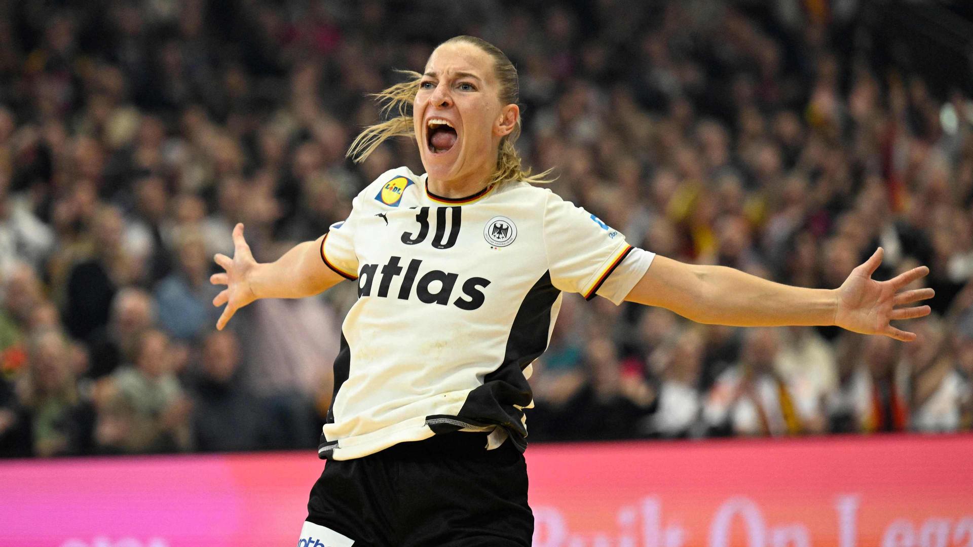 Jenny Behrend jubelt gegen Montenegro | AFP