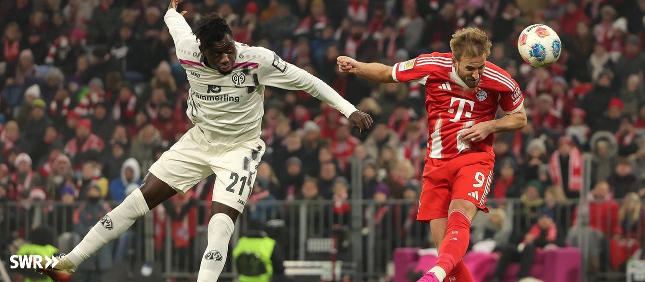 Mainz-05-Verteidiger Danny da Costa beim Kopfball-Duell gegen Harry Kane.