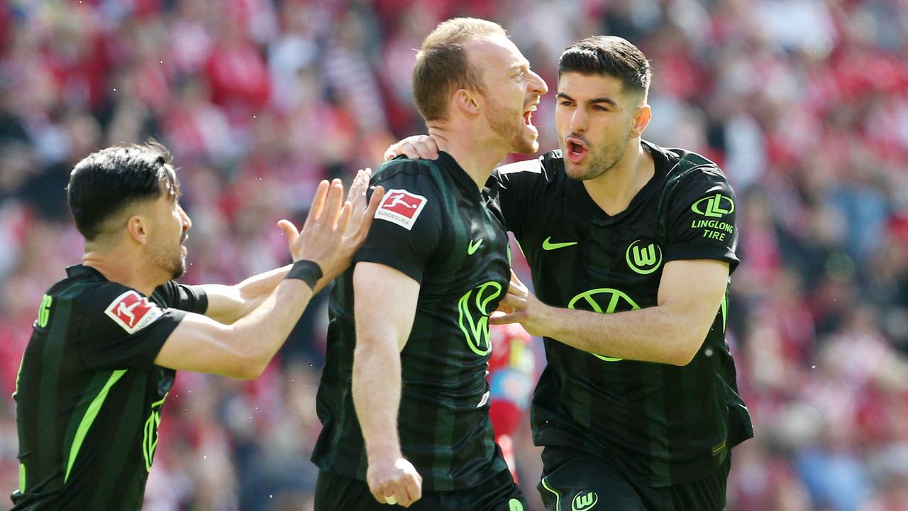 Die Wolfsburger Spieler jubeln nach dem Tor gegen Mainz  | imago