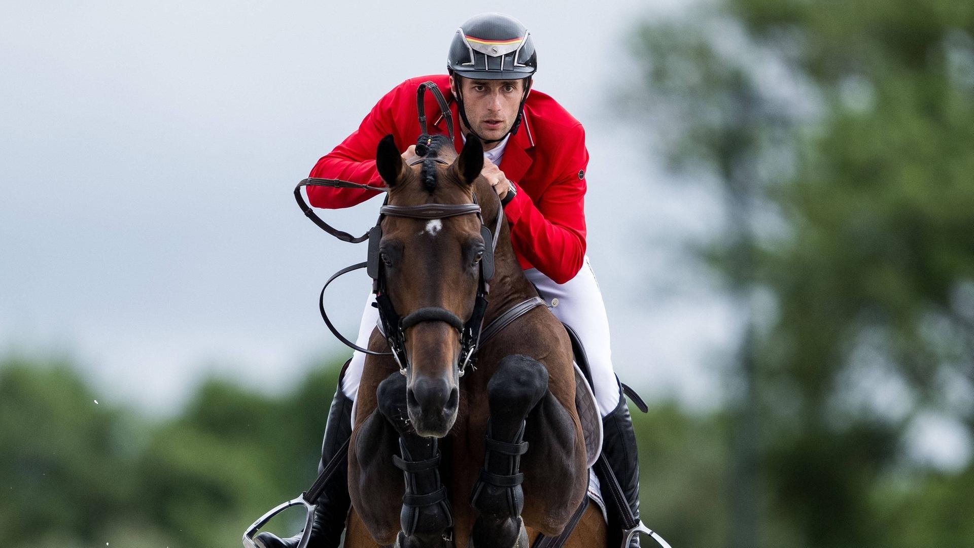Richard Vogel mit seinem Pferd United Touch. | IMAGO, IMAGO / Bildbyran