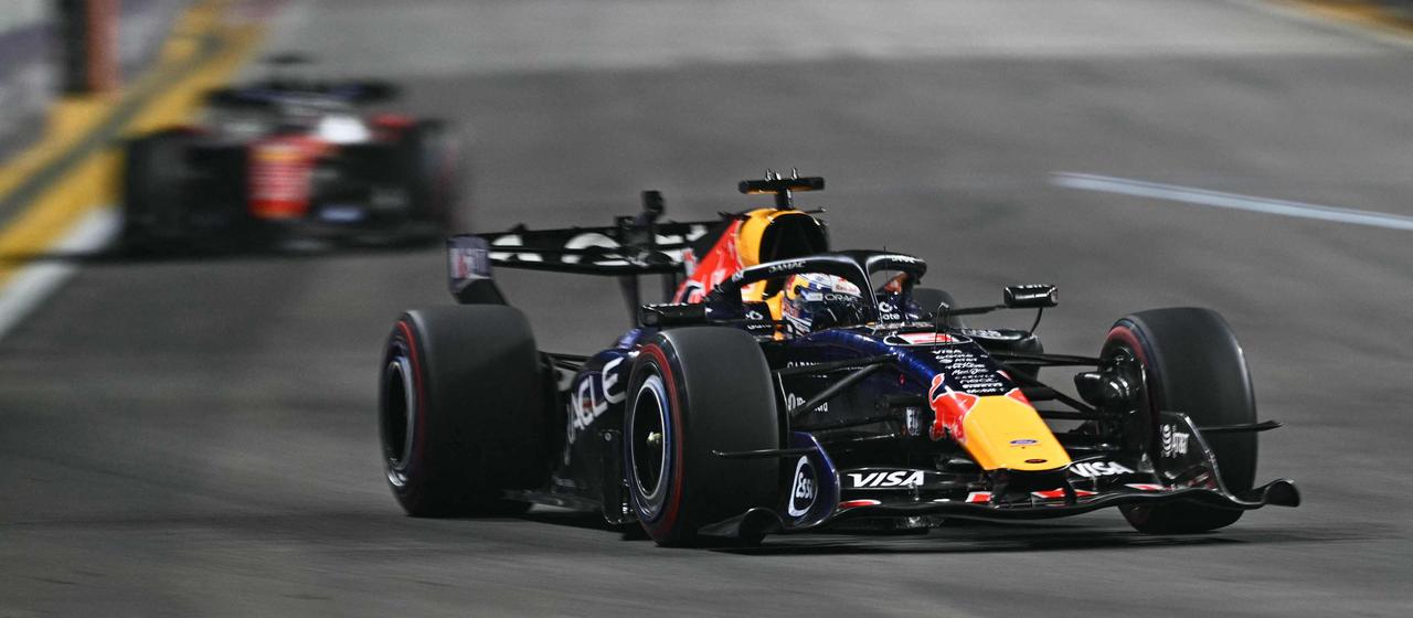 Max Verstappen führt das Rennen an