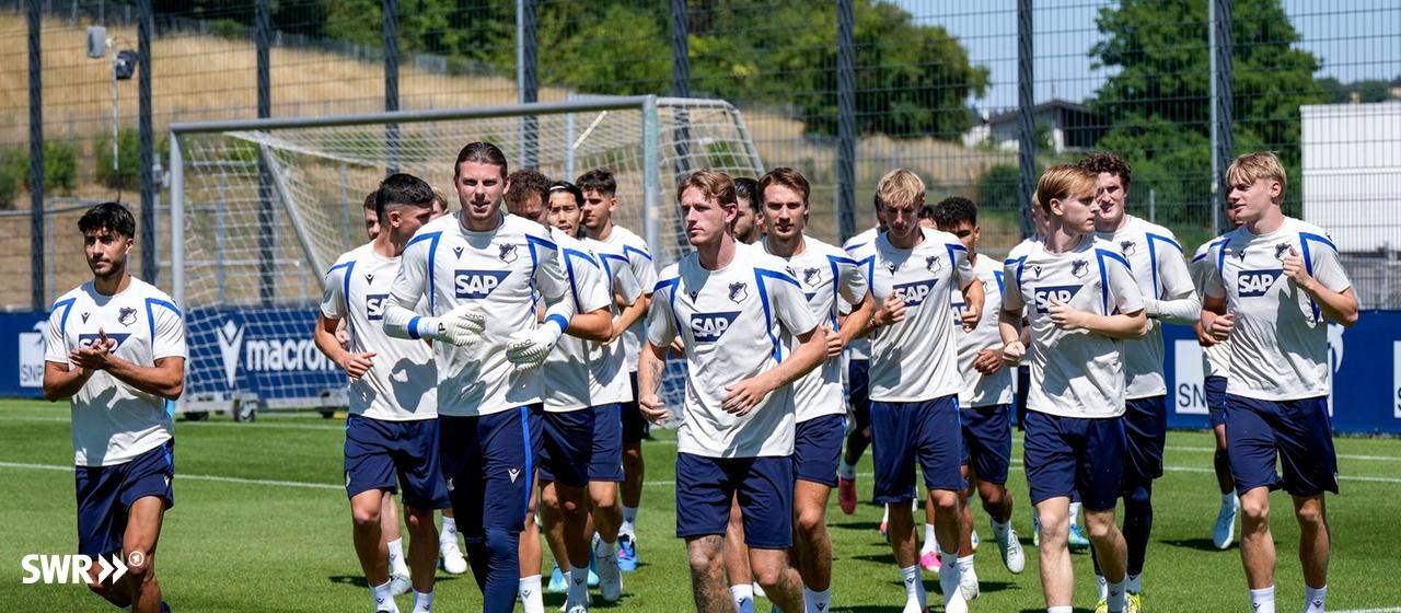 霍芬海姆前锋菲斯尼克·阿斯拉尼参加球队训练