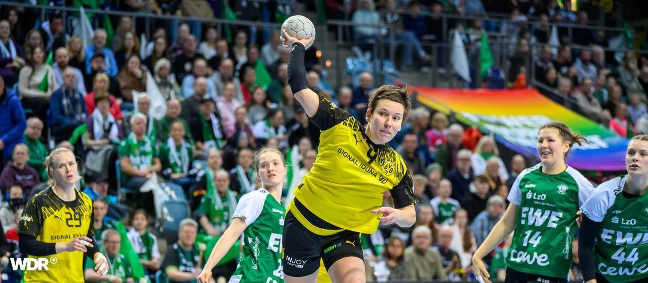 Dortmunds Alina Grijseels im Sprung gegen den VfL Oldenburg in der Bundesliga