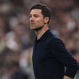 Xabi Alonso an der Seitenlinie gegen FC Barcelona