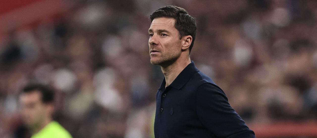 Xabi Alonso an der Seitenlinie gegen FC Barcelona