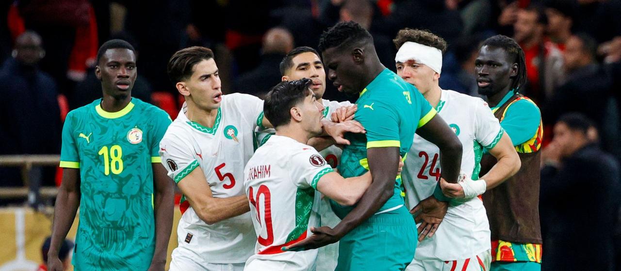 Rudelbildung beim Afrika-Cup-Finale zwischen Marokko und Senegal